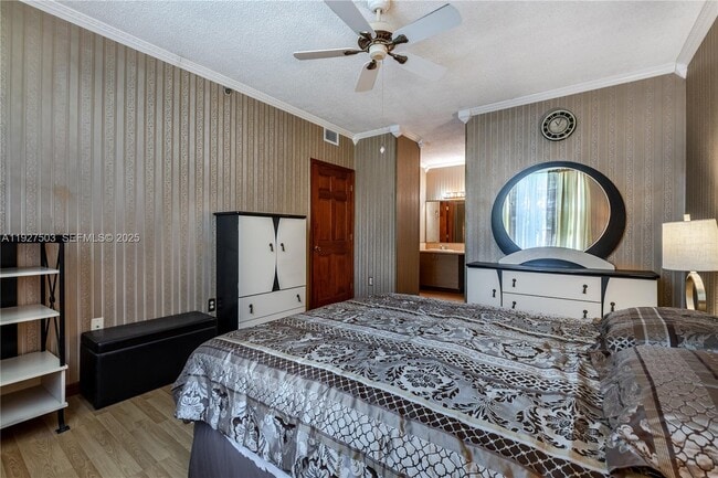 Building Photo - 19601 E Country Club Dr