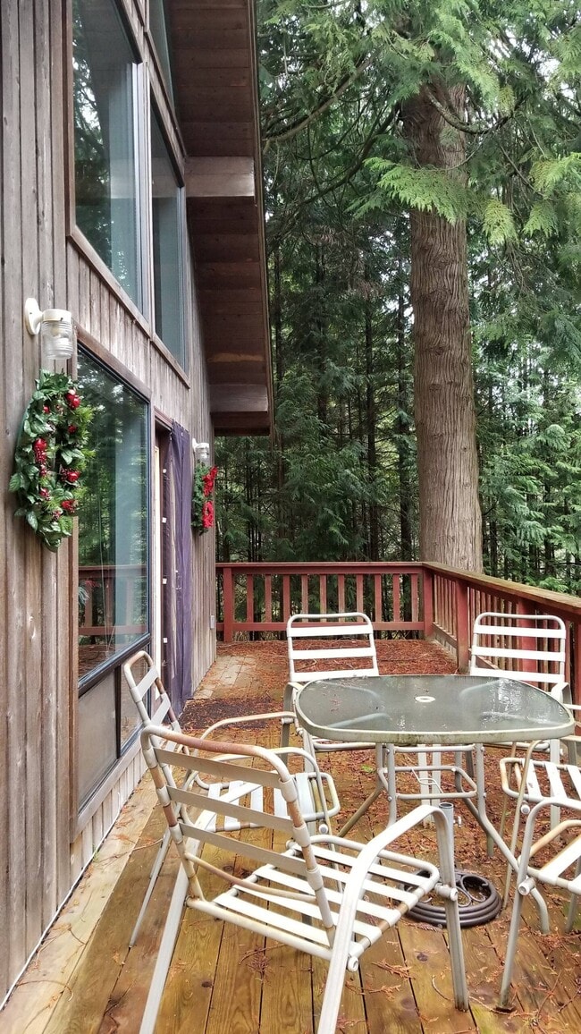 Building Photo - 1881 Cliff Rd