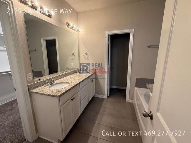 Building Photo - 2129 Swanmore Way
