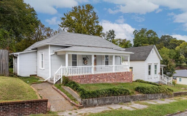 Building Photo - 703 W 2nd Ave