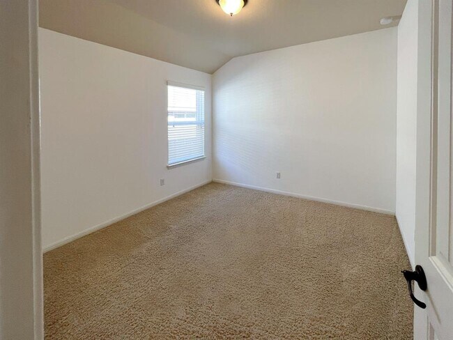 Building Photo - 1711 Hidden Springs Path