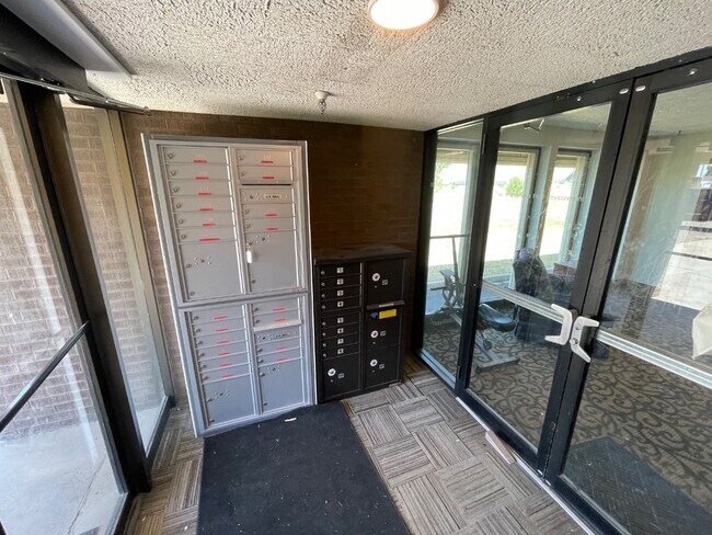 Building Photo - 460 W 600 N