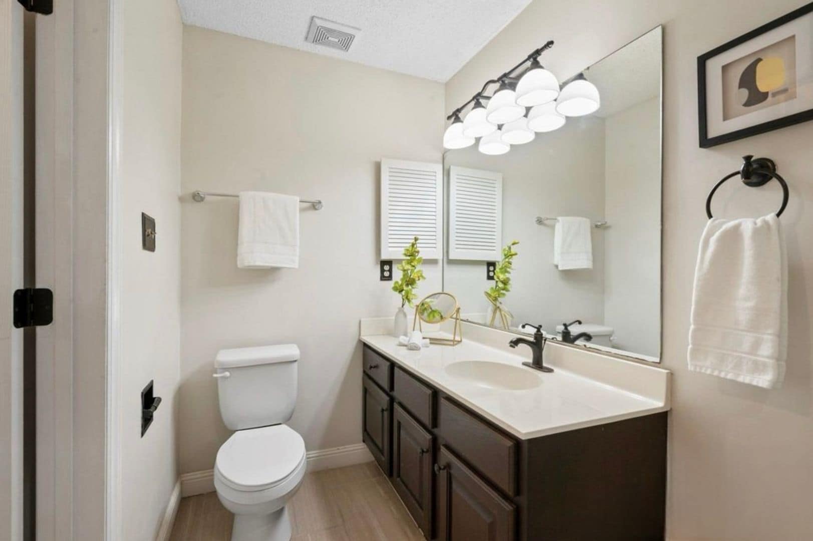 Building Photo - 5011 Sharon Rd