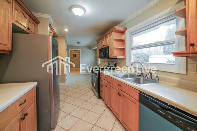 Building Photo - 6253 S Skyline Dr