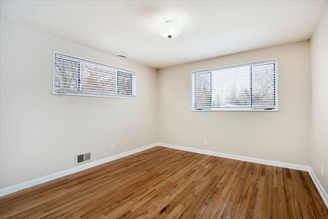 Building Photo - 982 E Briarwood Cir S