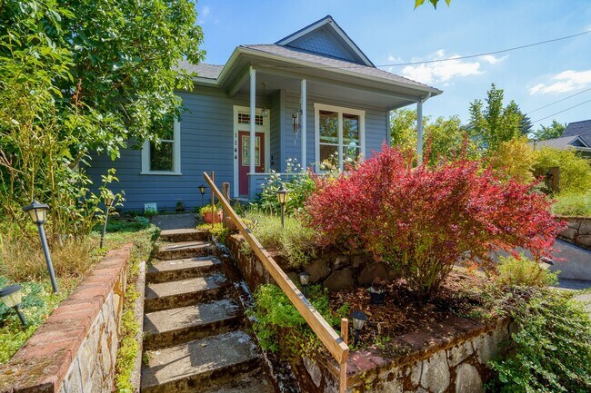 Building Photo - Charming Solar Home in Portland Woodlawn Neighborhood