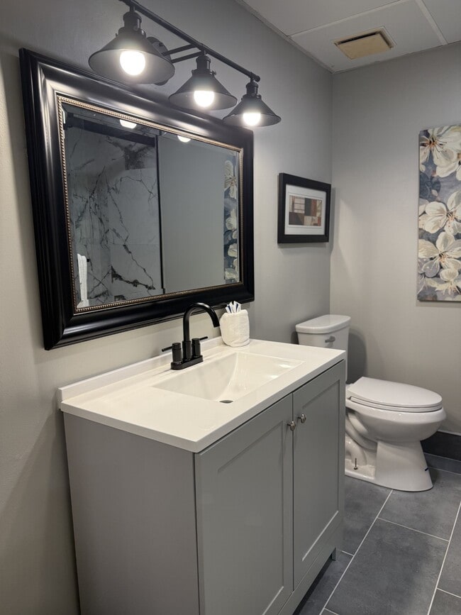 Building Photo - 6666 Brookmont Terrace