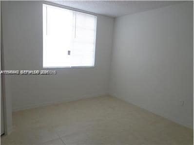 Building Photo - 520 SW 111th Ave