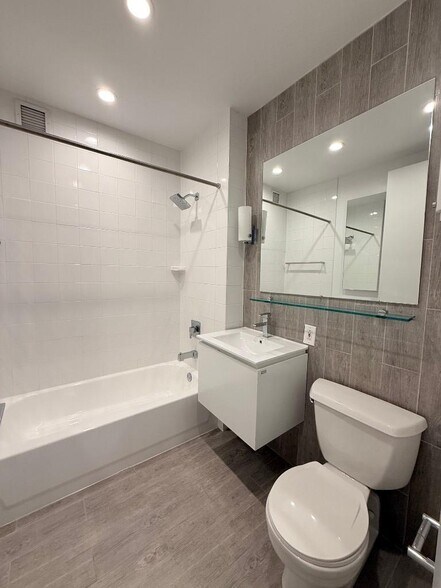 Building Photo - 49 Murray St