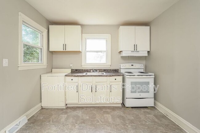 Building Photo - 2010 Temple St