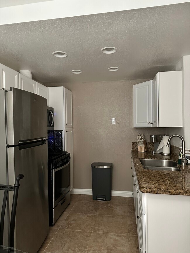 Building Photo - 48158 Garbo Dr