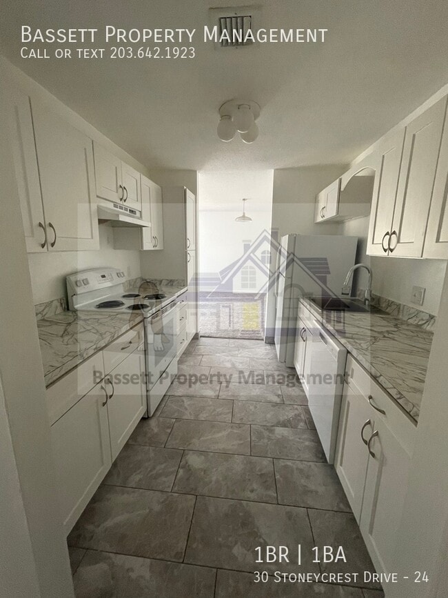 Building Photo - 30 Stoneycrest Dr