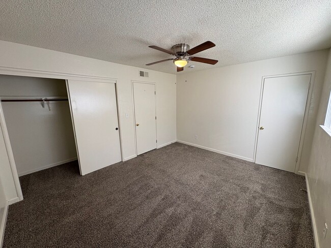 Building Photo - Spacious Home Available Now!