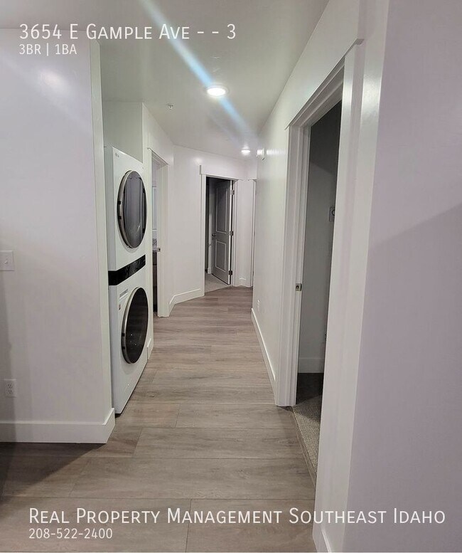 Building Photo - 3654 E Gample Ave