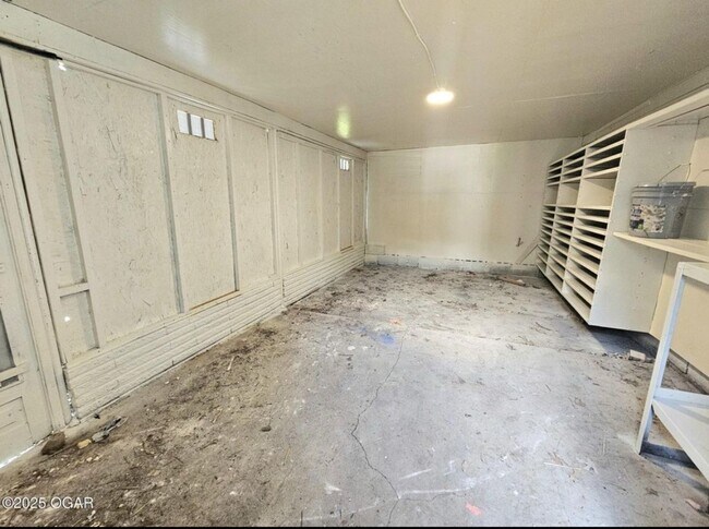 Building Photo - 427 E BJ Tunnell Blvd