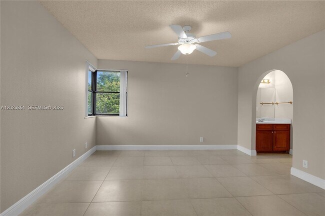 Building Photo - 10105 W Sunrise Blvd