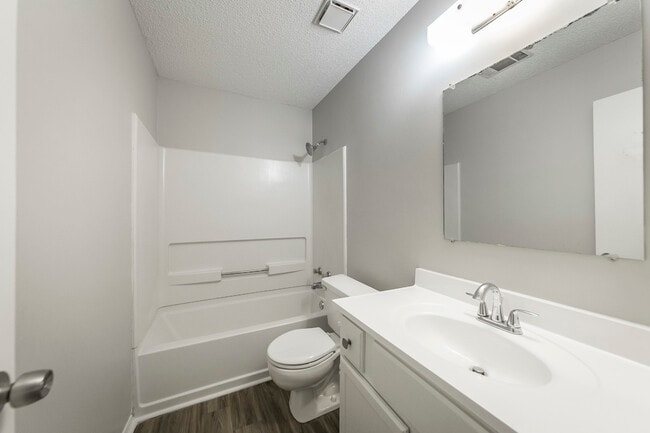 Building Photo - 6 Laramie Ln