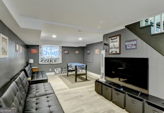 Building Photo - 2817 Evergreen Pl