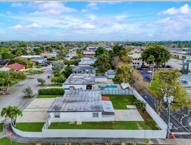 Building Photo - 9494 SW 39th St