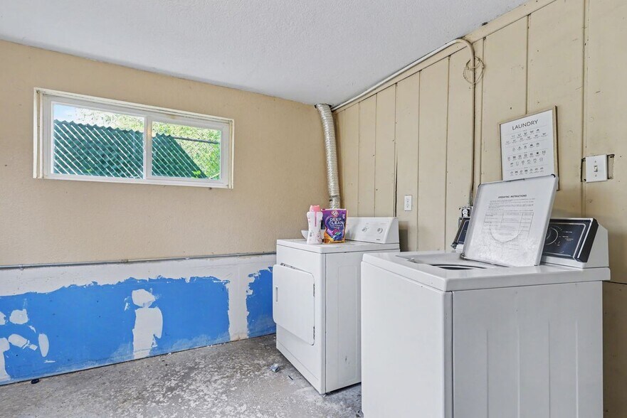 Building Photo - 1117 Cooper Ave