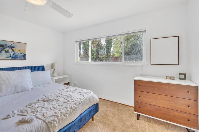 Building Photo - 17052 Bernardo Oaks Dr