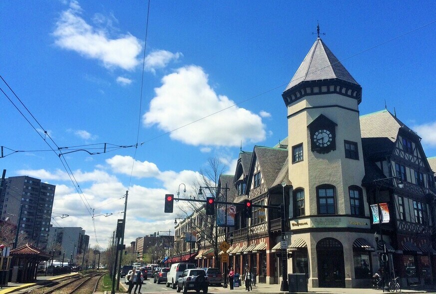 Building Photo - 1450 Beacon St