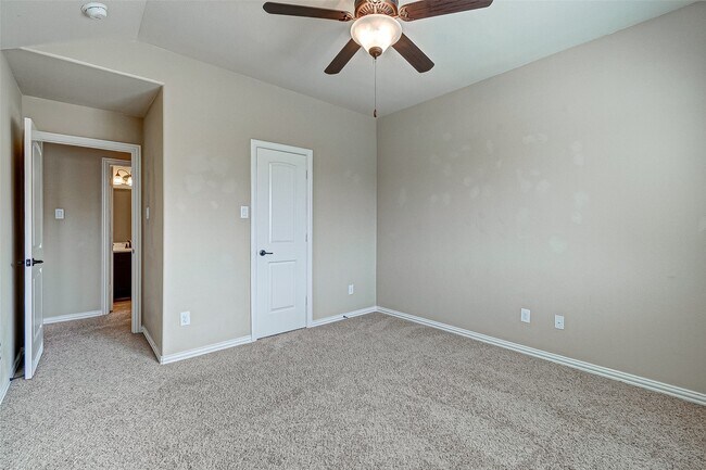Building Photo - 4814 Sequoia Park Ln