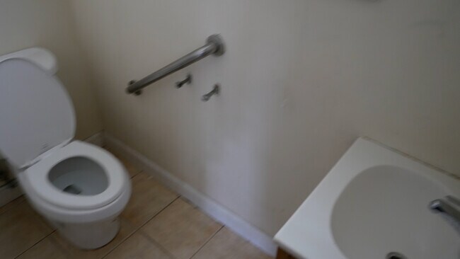 Building Photo - 96 Huntington St