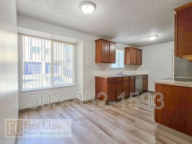Building Photo - 3618 SW Beaverton Hillsdale Hwy