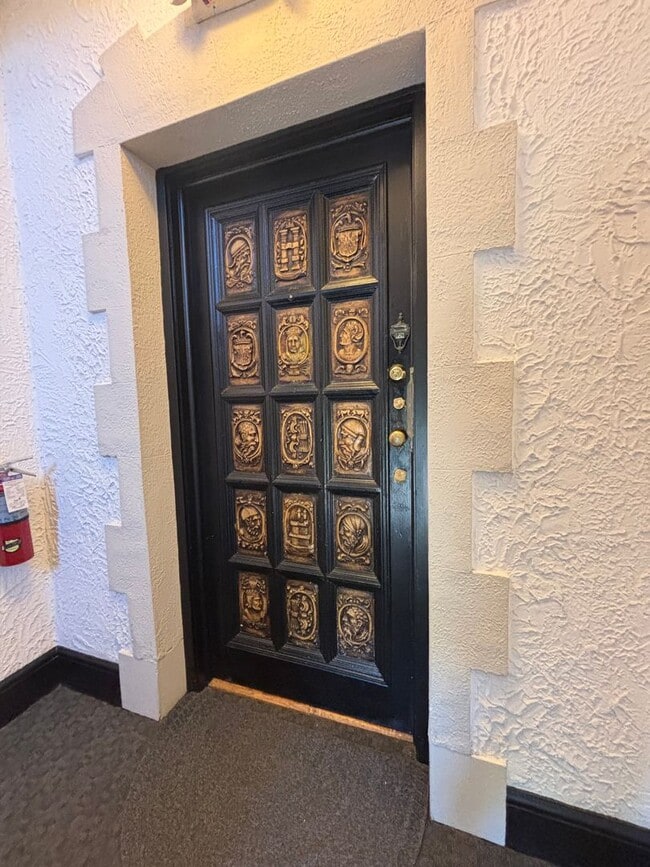 Building Photo - Vintage Beauty, Modern Living – Historic Condo Awaits!