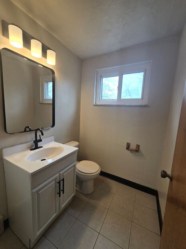 Building Photo - 3 Bedroom 2 Bathroom House - Penn Hills School District - AVAILABLE NOW