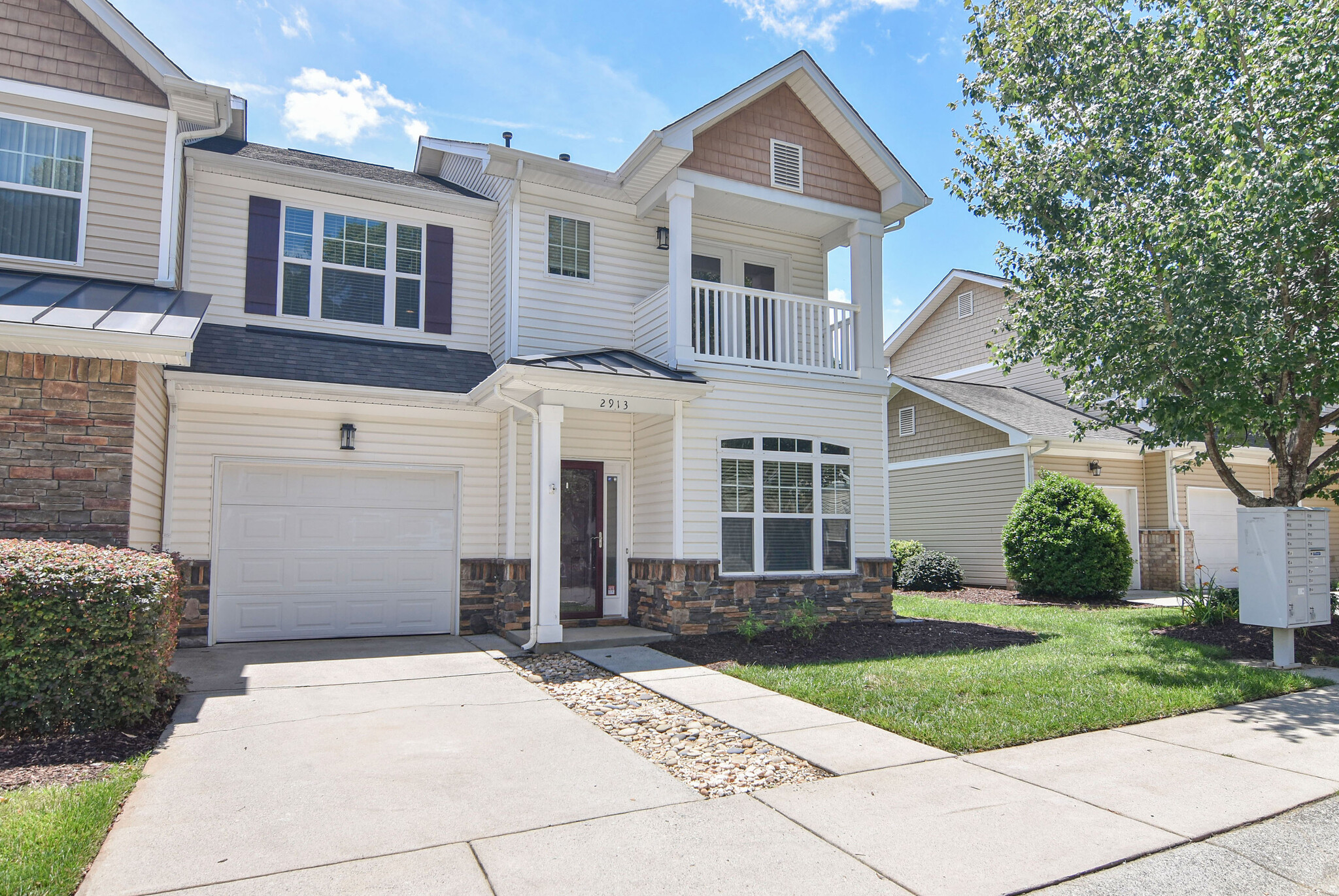 Building Photo - 2913 White Willow Rd