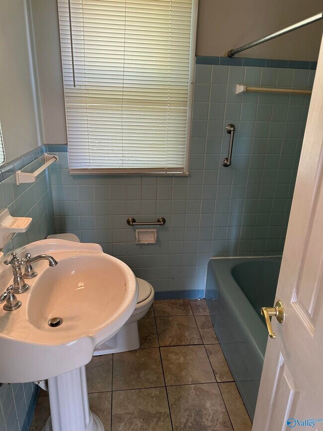 Building Photo - 2113 Norris Rd NW