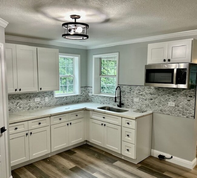 Building Photo - Ocean Springs 3 Bedroom