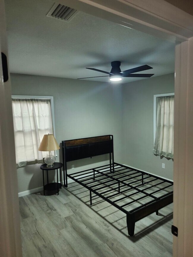 Building Photo - Remodeled FAMCEE Home