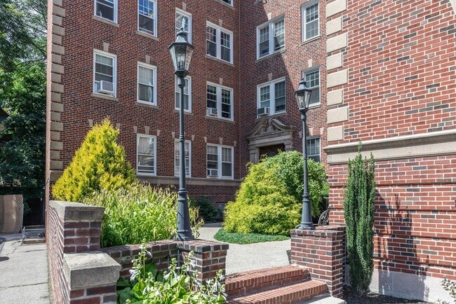 Building Photo - 22 Concord Ave