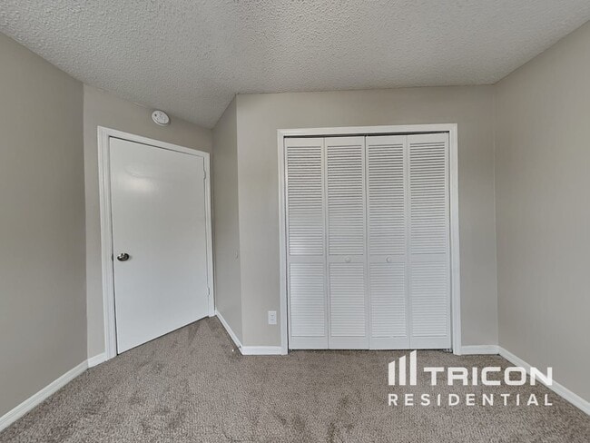 Building Photo - 15130 Heathridge Dr