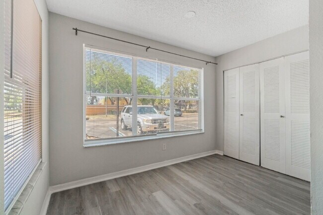 Building Photo - Charming 1-Bedroom Condo Retreat in Orlando - Conveniently Located!