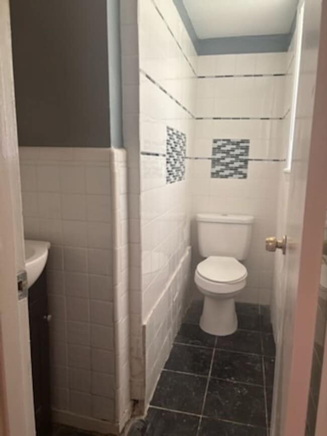 Building Photo - 405 N Flag Chapel Rd