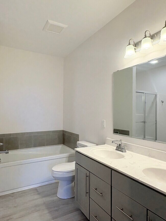 Building Photo - 839 Sweet Bay Ave