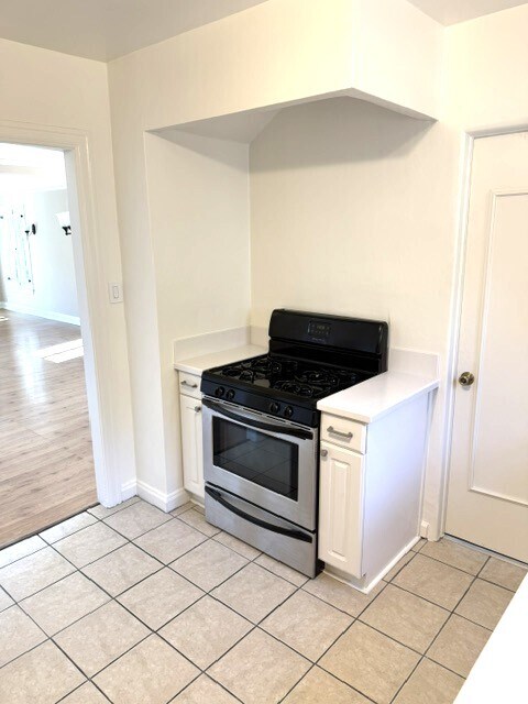 Building Photo - 2141 Beachwood Ter