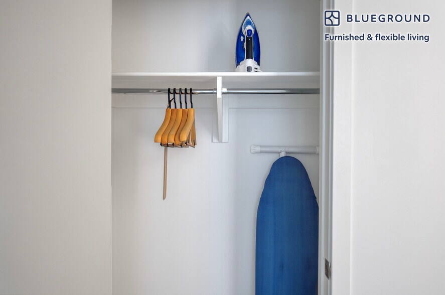 Building Photo - 949 1st St SE