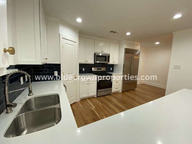 Building Photo - 1223 E Waco Ave