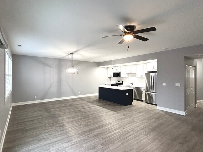 Building Photo - 1320 8th St