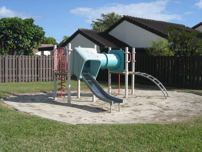 Building Photo - 8853 SW 112th Pl