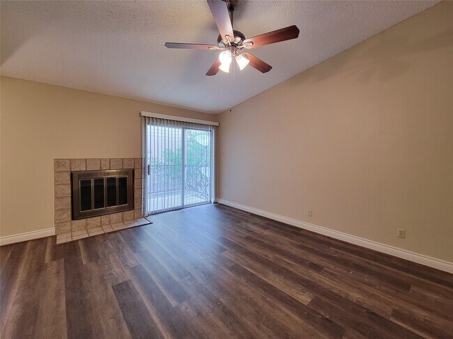 Building Photo - 700 Thicket Ln