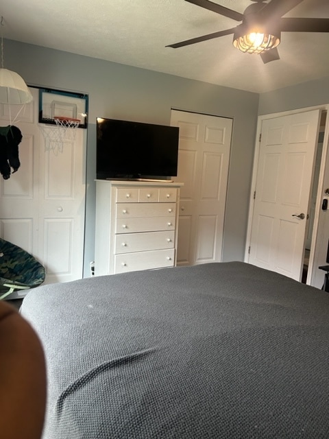 bedroom 1 - 2130 Hammond Pl E