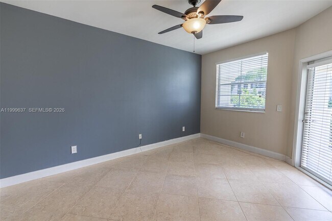 Building Photo - 3255 NE 184th St