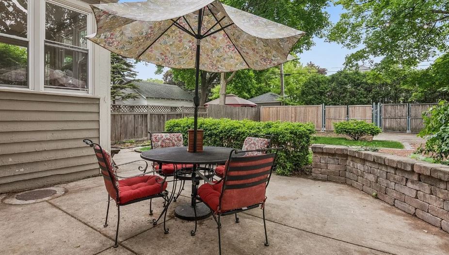 Building Photo - 820 N Oak Park Ave