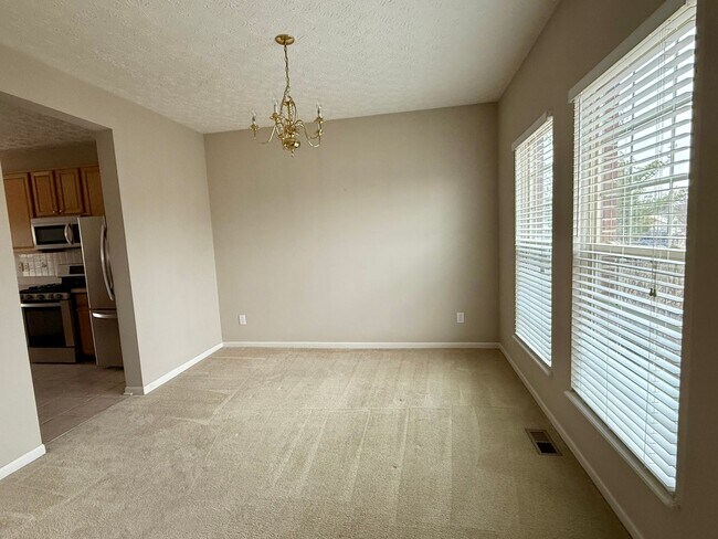 Building Photo - Gorgeous 4 bedroom, 2.5 bath home located in Pickerington Schools